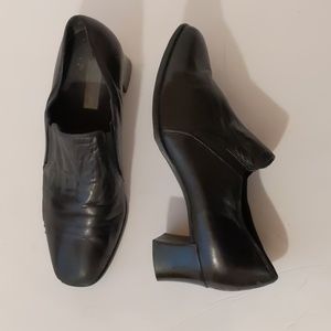 Munro American black leather shoes-sz 7 1/2 W